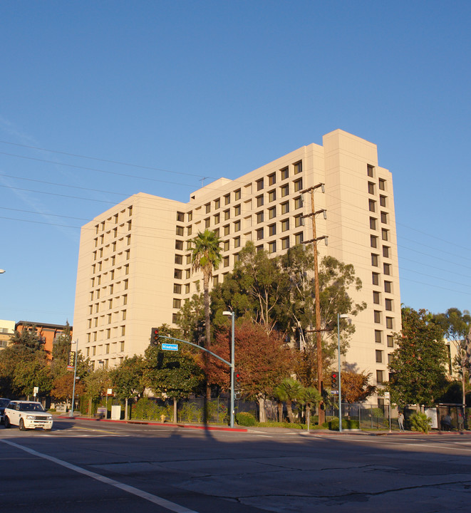 Magnolia Towers in North Hollywood, CA - Building Photo