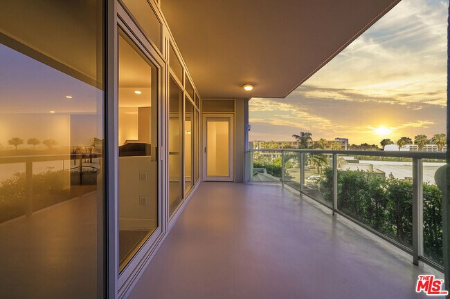 property at 13600 Marina Pointe Dr