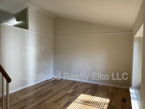 2324 Sierra Dr in Elko, NV - Building Photo - Building Photo