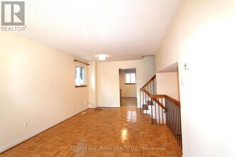 22 Springhead Gardens in Richmond Hill, ON - Building Photo - Building Photo