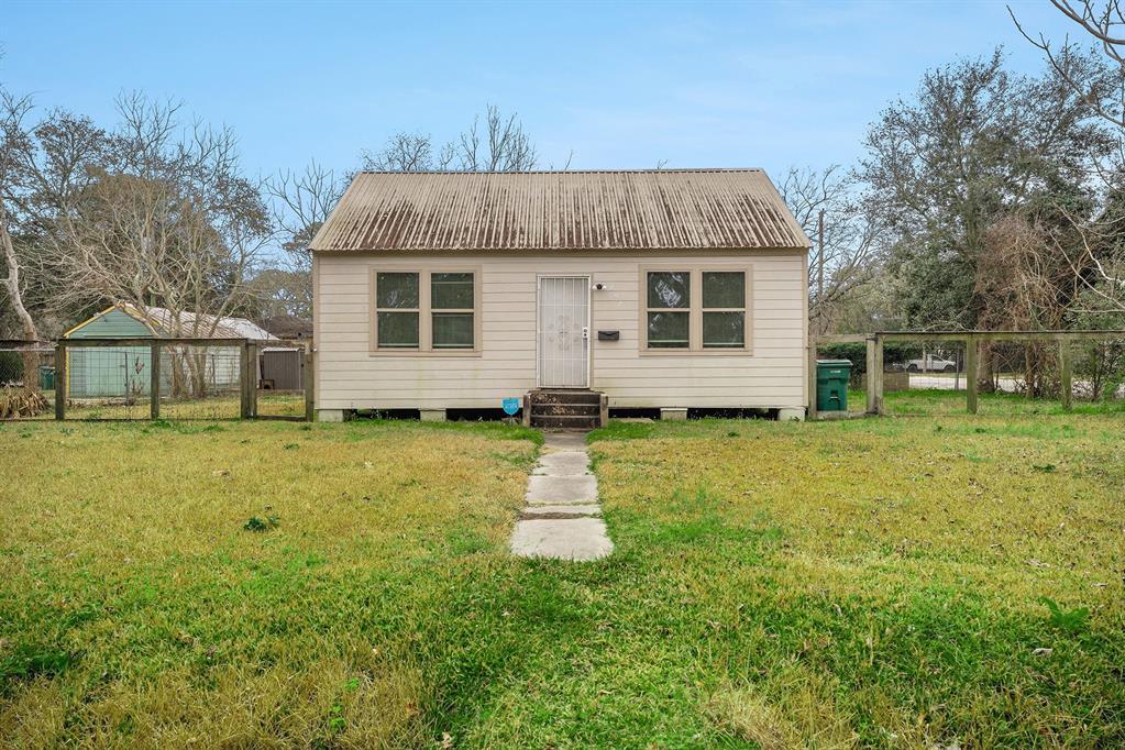 202 Beatrice in La Marque, TX - Building Photo