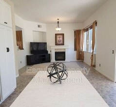 4477 Camino De Las Estrellas in Thousand Oaks, CA - Building Photo - Building Photo