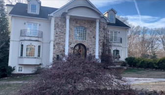 8323 Robey Ave, Unit 1 in Annandale, VA - Building Photo