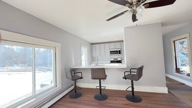 31 Severance St, Unit 31-2 Severance St. in Claremont, NH - Foto de edificio - Building Photo