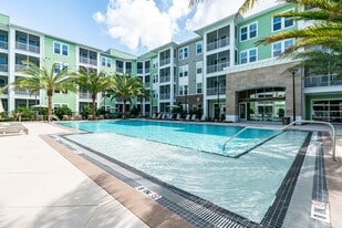 Trails at Hunters Lake in Tampa, FL - Building Photo