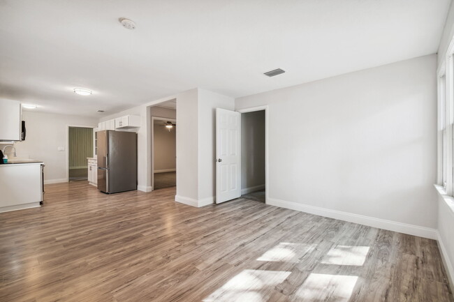 5710 Kenwood Ave in New Port Richey, FL - Foto de edificio - Building Photo