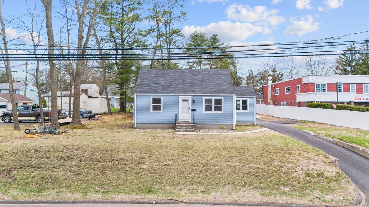 267 N Washington St in Plainville, CT - Building Photo