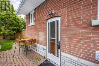 18 Shropshire Dr in Toronto, ON - Building Photo - Building Photo