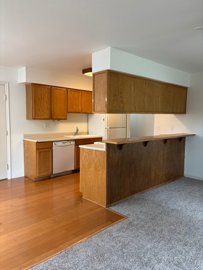 property at 4913 Sunshine Ave
