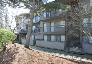 Martin Village in White Rock, BC - Building Photo - Building Photo