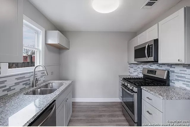 property at 1818 W Ridgewood Ct