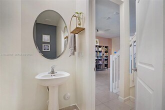 20648 NE 7th Pl in Miami, FL - Building Photo - Building Photo