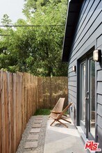 1249 N Hoover St in Los Angeles, CA - Building Photo - Building Photo