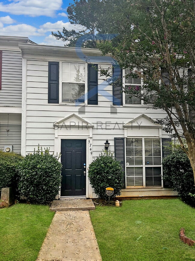 5749 Wells Cir in Stone Mountain, GA - Building Photo - Building Photo