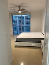 1060 Brickell Ave, Unit 4001 in Miami, FL - Building Photo - Building Photo