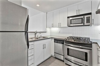 159 W Green St in Pasadena, CA - Building Photo - Building Photo