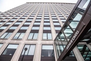 320 Fort Duquesne Blvd in Pittsburgh, PA - Building Photo