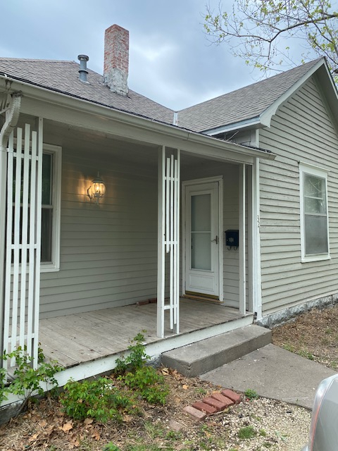 property at 321 S Elm St
