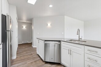 Sunset Summit Apartments in Portland, OR - Foto de edificio - Building Photo