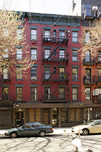 518 East 6th Street in New York, NY - Foto de edificio - Building Photo