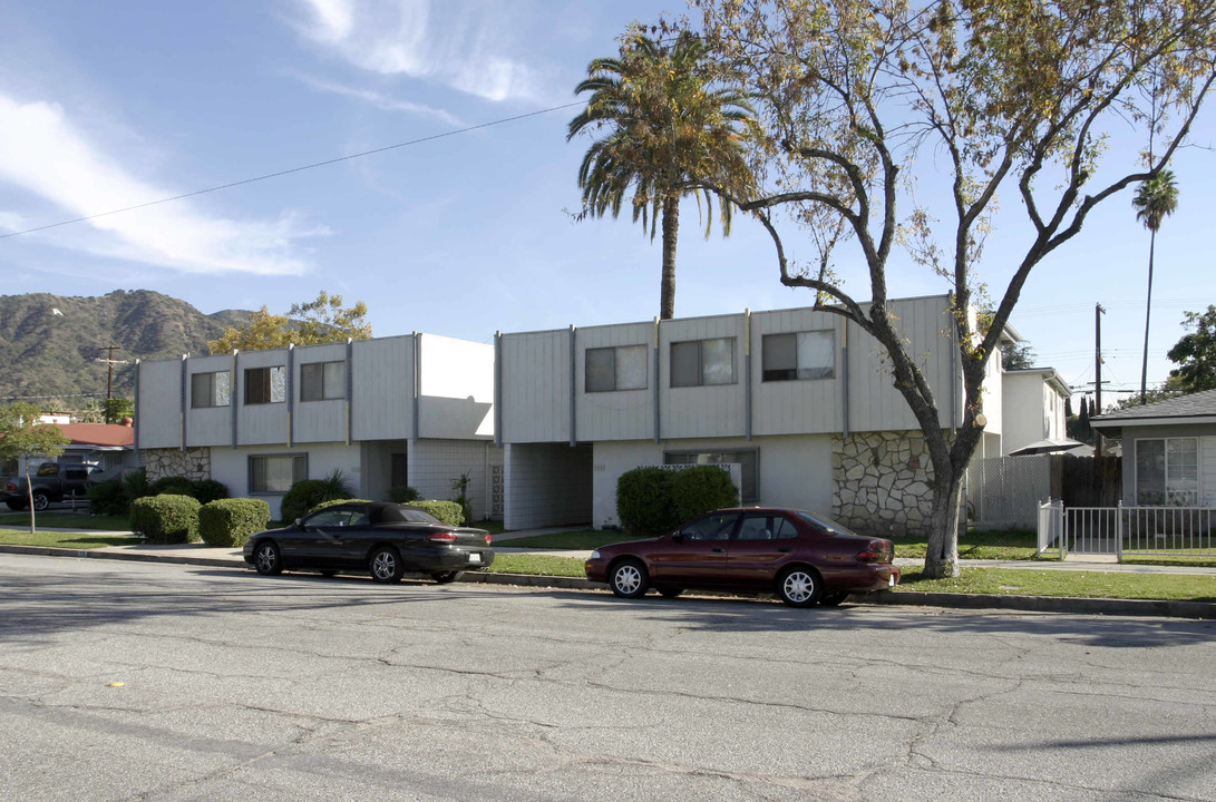 928-932 N Alameda Ave in Azusa, CA - Foto de edificio