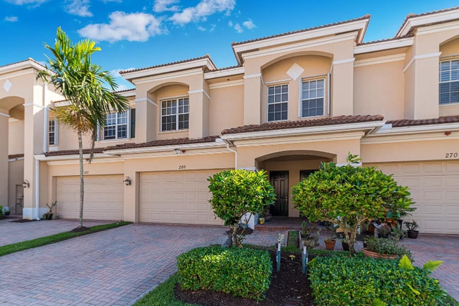 266 SW Walking Path in Stuart, FL - Foto de edificio - Building Photo