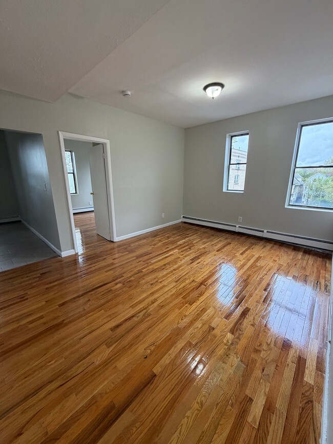 246 Roseville Ave, Unit 3D in Newark, NJ - Foto de edificio - Building Photo