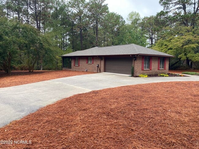 285 Lake Forest Dr in Pinehurst, NC - Building Photo - Building Photo