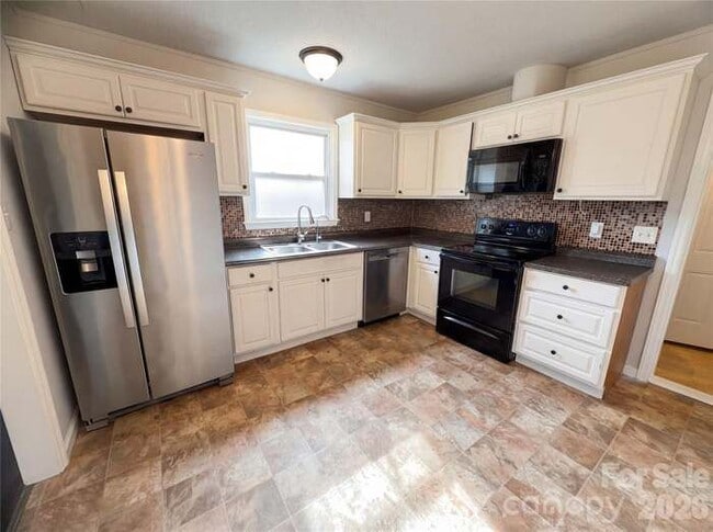 120 Sunset Ln in Bessemer City, NC - Building Photo - Building Photo