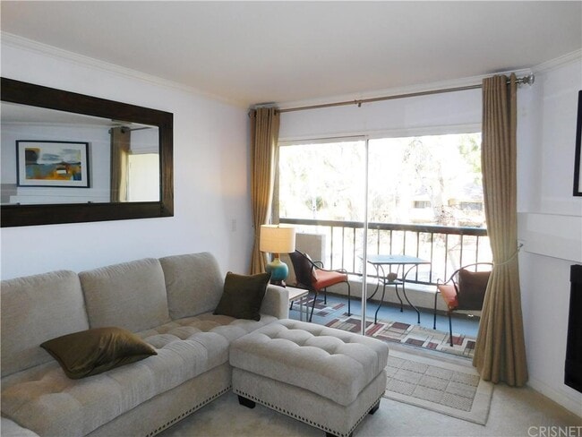 21400 Burbank Blvd, Unit Unit 219 in Woodland Hills, CA - Building Photo - Building Photo