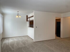 2725 Burgundy Dr in Erie, PA - Building Photo - Building Photo