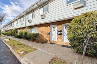 1474 68th St, Unit Apt B in North Bergen, NJ - Building Photo