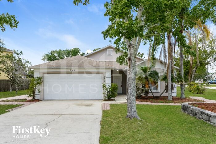 557 Peace Dr in Poinciana, FL - Building Photo