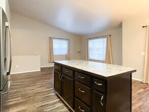 17488 Fire Eagle Way in Anchorage, AK - Foto de edificio - Building Photo