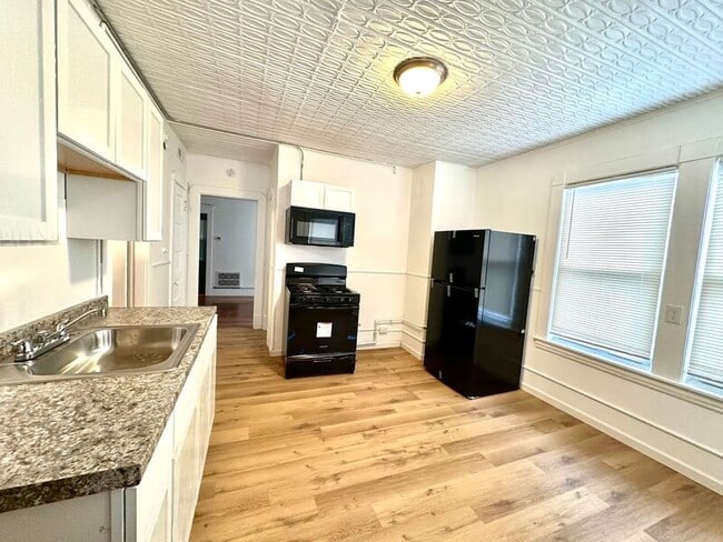 19 Ellen Ave in Chicopee, MA - Building Photo - Building Photo