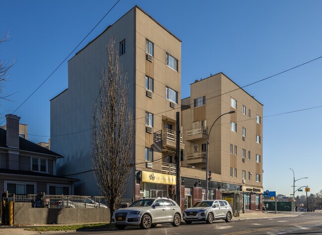 150-05 Northern Blvd in Flushing, NY - Foto de edificio - Building Photo