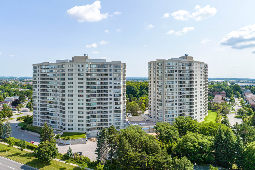 Optima On The Park in Toronto, ON - Building Photo