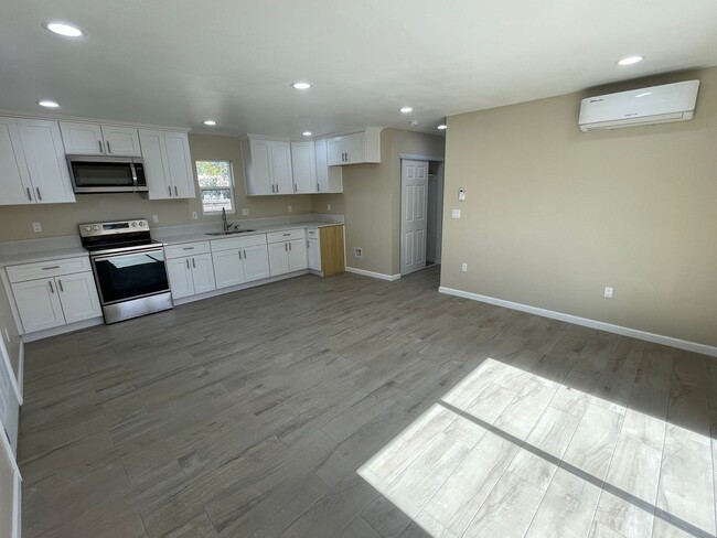 5805 Bee Jay St in Riverside, CA - Building Photo - Building Photo