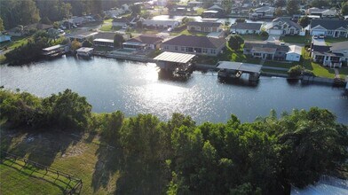 26645 County Rd 561 in Tavares, FL - Foto de edificio - Building Photo