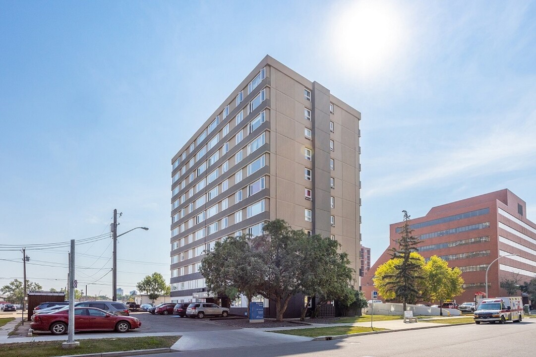 Kingsway Tower in Edmonton, AB - Building Photo