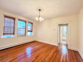 1625 Commonwealth Ave, Unit 10 in Boston, MA - Foto de edificio - Building Photo