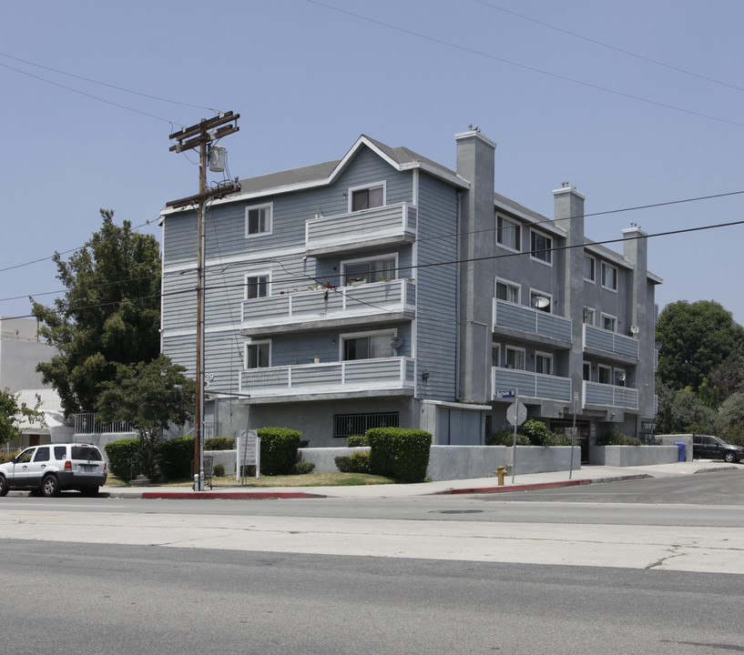 11839 Burbank Blvd in Valley Village, CA - Building Photo