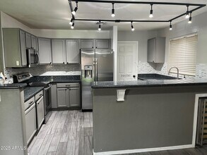 11436 W Eden McKenzie Dr in Surprise, AZ - Building Photo - Building Photo