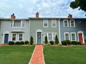 1364 E Masonic Dr in Fayetteville, AR - Building Photo - Building Photo