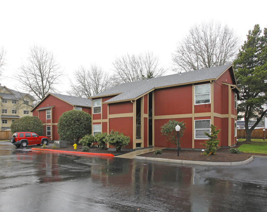 Oak View Village in Beaverton, OR - Building Photo