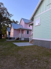 725 N Atlantic Ave in Southport, NC - Foto de edificio - Building Photo