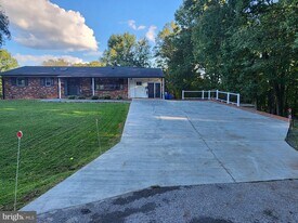 12612 Deoudes Rd in Clarksburg, MD - Building Photo