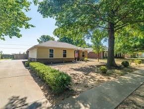 1326 Tradition Ave in Fayetteville, AR - Building Photo - Building Photo