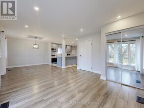 10 Vesper Ct in Toronto, ON - Building Photo - Building Photo