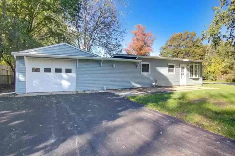 210 Arrowhead Trail in Porter, IN - Building Photo